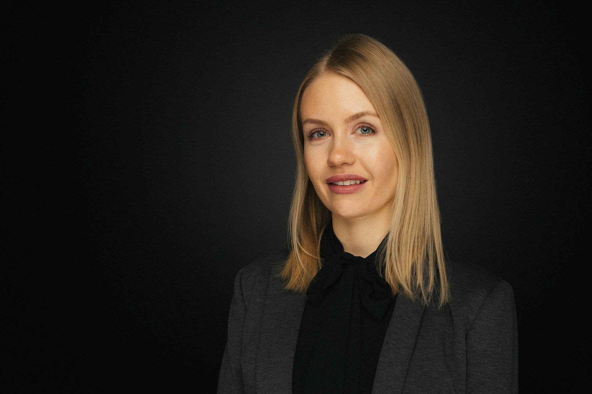 Export x3 Headshot  06079 Dez 01 2019 Bearbeitet 2 Headshots 2019  Miro Nicole Nadine